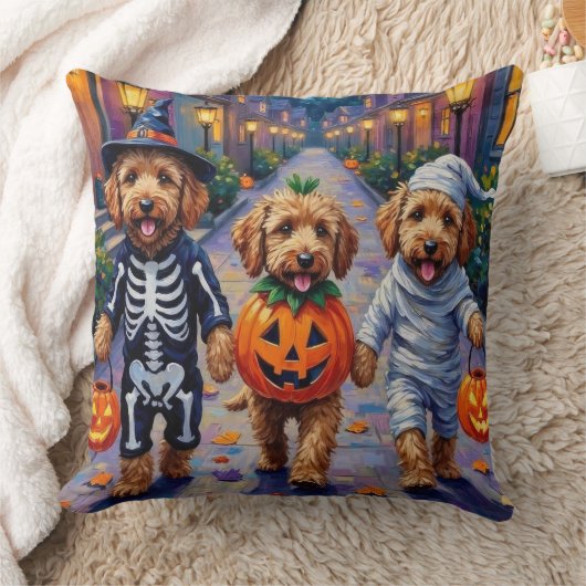 Goldendoodle Trick-or-Treating Halloween Costumes クッション (ブランケット)