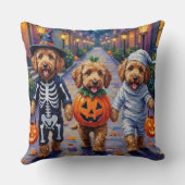 Goldendoodle Trick-or-Treating Halloween Costumes クッション (裏面)