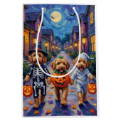 Goldendoodle Trick-or-Treating Halloween Costumes ミディアムペーパーバッグ (正面)