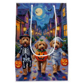 Goldendoodle Trick-or-Treating Halloween Costumes ミディアムペーパーバッグ (裏面)