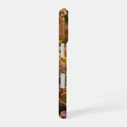 Goldene Hummel im Blütentanz.10 iPhone 16ケース (右側面)