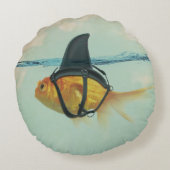 Goldfish with a Shark Fin ラウンドクッション (裏面)