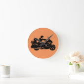 goldwingバイクもしくは自転車に乗る人のオートバイのmoto ラウンド壁時計 (ホーム)