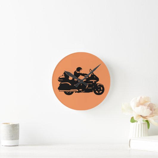 goldwingバイクもしくは自転車に乗る人のオートバイのmoto ラウンド壁時計 (ホーム)