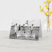 Golf 1926年を遊んでいるフラッパーの女の子 カード (黄色い花)