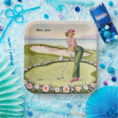 Golf Retro Golf Chic: Woman Golfer at the Green ペーパープレート (パーティー)