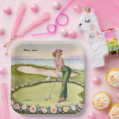 Golf Retro Golf Chic: Woman Golfer at the Green ペーパープレート (パーティー)