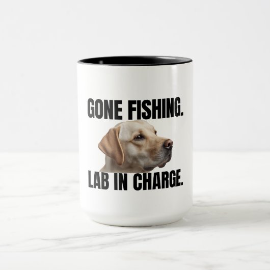 Gone Fishing. Lab in Charge. Mug マグカップ (中央)