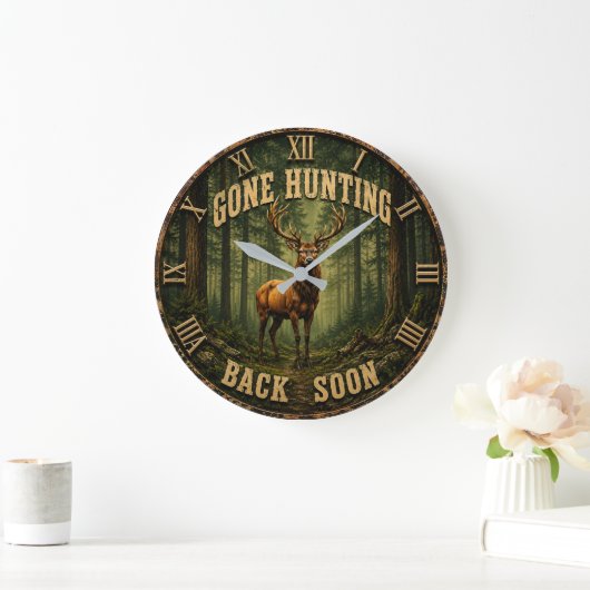 Gone Hunting Back Soon Rustic Hunter Cabin ラージ壁時計 (ホーム)