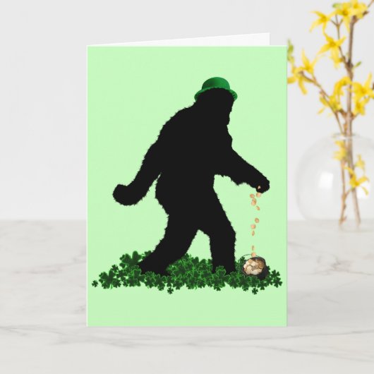 Gone Squatchin' on St. Patrick's Day カード (黄色い花)