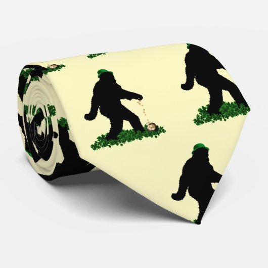 Gone Squatchin' on St. Patrick's Day ネクタイ (ロール)