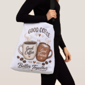 Good Coffee Good Friends mit zwei Kaffeetassen クロスボディバッグ (クローズアップ)