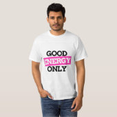 Good Energy Only – Positive Vibes T-Shirt Tシャツ (正面フル)