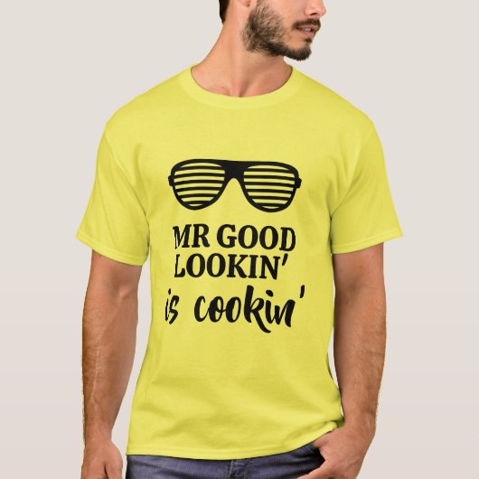 Good lookin氏はBBQ Tシャツおもしろいのクック男性へ Tシャツ (正面)