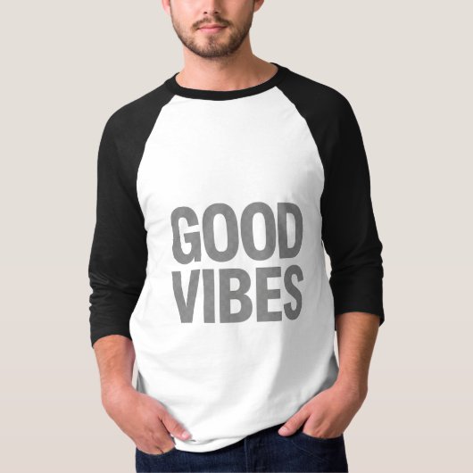 GOOD VIBES – シンプルな透明スローガンTシャツ Tシャツ (正面)