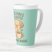 Good Vibes & Coffee - Puppy よくはしゃぐ Digital Artwor カフェラテマグ (右アングル)