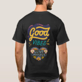 Good Vibes Love My Shagon T-Shirt – 抱擁Po Tシャツ (裏面)