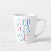 Good Vibes Only – 水カラフル色タイポグラフィ カフェラテマグ (右)