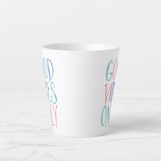Good Vibes Only – 水カラフル色タイポグラフィ カフェラテマグ (正面)