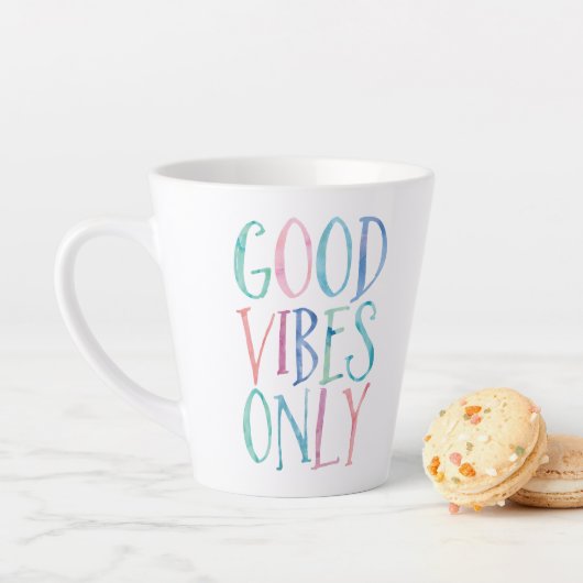 Good Vibes Only – 水カラフル色タイポグラフィ カフェラテマグ (インサイチュ)