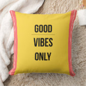 Good Vibes Only — 90s Maximalist Throw Pillow クッション (ブランケット)