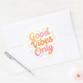 Good Vibes Only Bright Colorful Quote Gift Design ラウンドシール (封筒)
