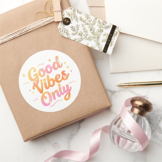 Good Vibes Only Bright Colorful Quote Gift Design ラウンドシール (ギフト)