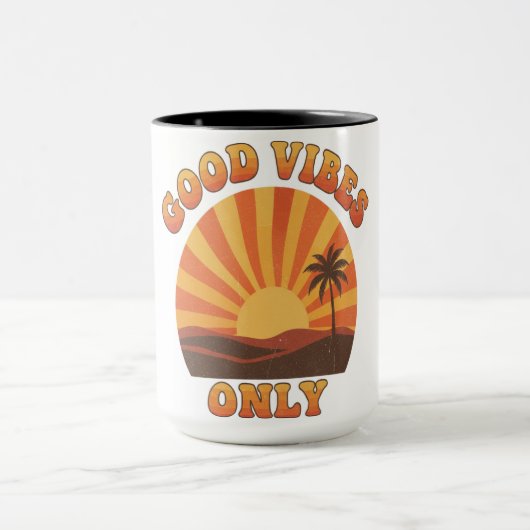 Good Vibes Only Mug – Retro Sunburst Positivity Cu マグカップ (中央)