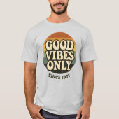 Good Vibes Only Since 1977 Retro T-Shirt Tシャツ (正面)