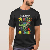 Goodbye 1st Grade Hello 2nd Grade Dinosaur Last Da Tシャツ (正面)
