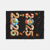 Goodbye 2025 Hello 2026 Christmas And Happy New Ye フリースブランケット (正面(横))
