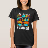 Goodbye 5th Grade Graduation To 6th Grade Hello Su Tシャツ (正面)