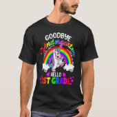 Goodbye Kindergarten Hello First Grade Graduation Tシャツ (正面)