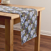 GORGEOUS FORGET-ME-NOTS ショートテーブルランナー (インサイチュ)