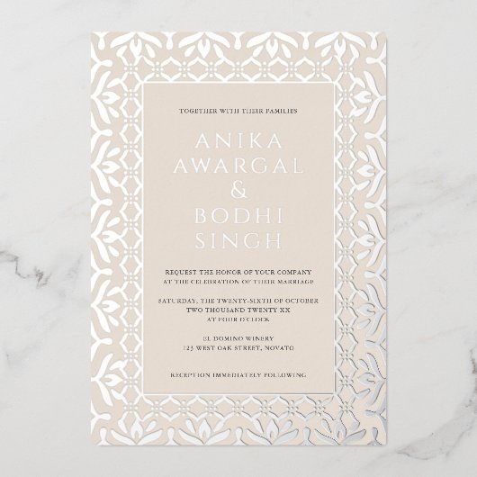 Gorgeous Ornate Indian Wedding Neutral + Silver 箔招待状 (正面)