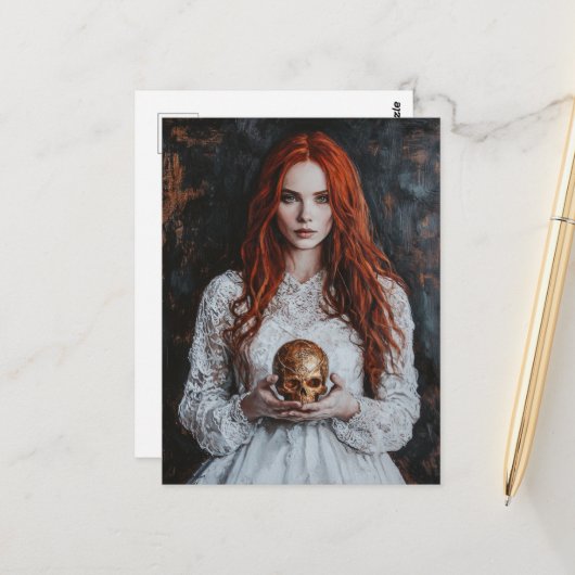 Gorgeous Red haired Woman With a Gold Skull ポストカード (正面/裏面インサイチュ)