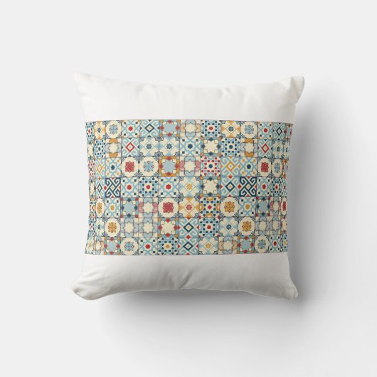Gorgeous seamless pattern white colorful Moroccan, クッション (正面)