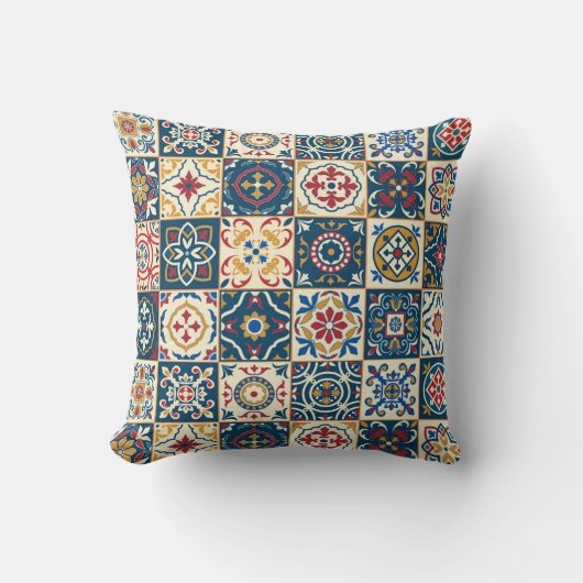 Gorgeous seamless pattern white colorful Moroccan, クッション (正面)