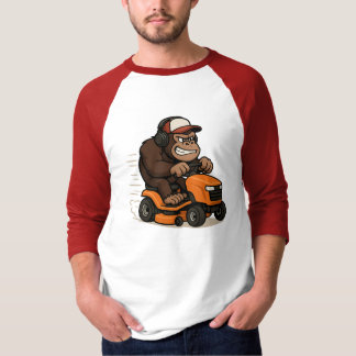 Gorilla on a Lawn Mower T-Shirt Tシャツ