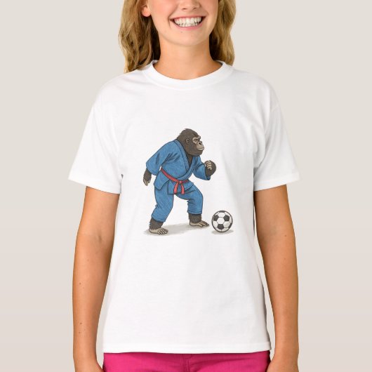 Gorilla playing soccer in karate kimono tシャツ (正面)