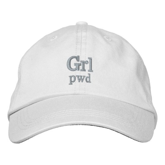 Gorra Grl pwd 刺繍入りキャップ (正面)