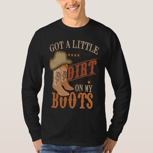 Got Little Dirt On My Boots Funny Country Music Lo Tシャツ (正面)