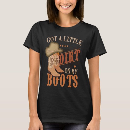 Got Little Dirt On My Boots Funny Country Music Lo Tシャツ (正面)