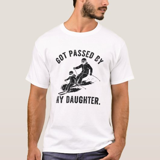 Got Passed by My Daughter Shirt Funny Skiing Say Tシャツ (正面)