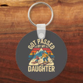 Got Ped By My Daughter Funny Ski Dad Retro Mountai キーホルダー (正面)