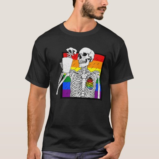 Goth Skeleton Coffee Gay Lesbian Pride Rainbow Hum Tシャツ (正面)
