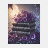 Gothic Book Purple Floral フリースブランケット (正面)