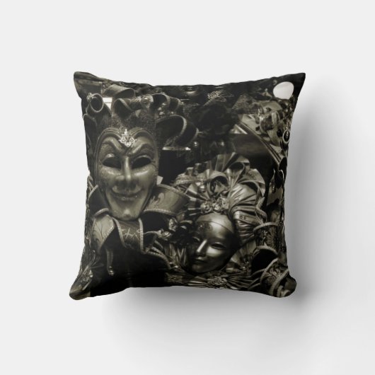 Gothic Dark Masquerade Masks Black and White クッション (裏面)