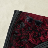 Gothic Red Cathedral Window – Dark Ornamental Art ビーチタオル (インサイチュ)