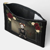 Gothic Rose Queen – Dark Romantic Art with Skeleto アクセサリーポーチ (見開き)